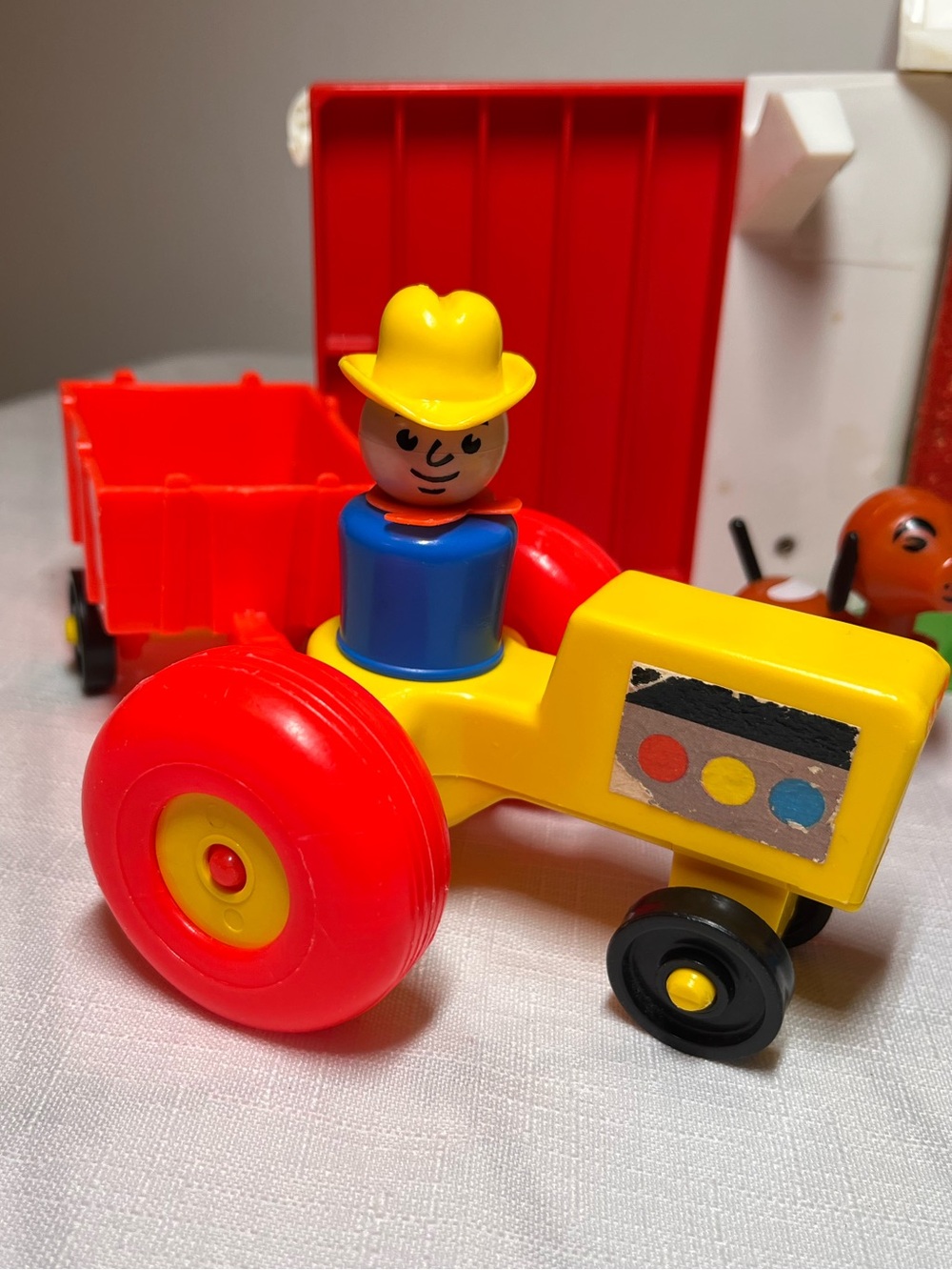 Fisher-Price vintage Little People Play Family Farm playset (set 915)
Vintage - Picture 5 of 11